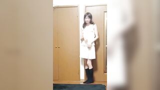 スレンダーな女装子がミニスカートをめくってオナニー