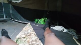 Buck jacking in the tent