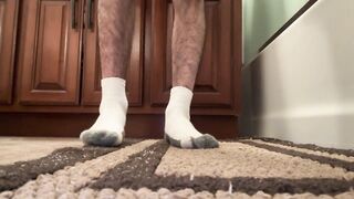 FUCKING MY FOOT UNTIL I CUM (HUGE CUMSHOT)