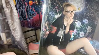 ♡ | Bunni sucks on glass dildo | ♡