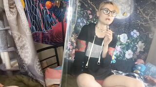 ♡ | Bunni sucks on glass dildo | ♡