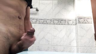 Paja En Baño Del Vecino