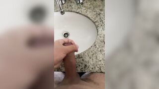 broker enters the apartment, masturbates in front of the mirror and then cums in the sink!