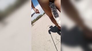 caminando desnuda en publico trans caliente con sandalias altas y plug anal muy puta nalgona