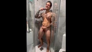 BoyGym Quickly Shower With Wet Muscles