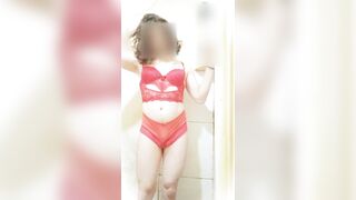 Experimentado a lingerie vermelha da minha irmã