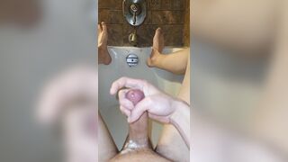 Twink can't stop peeing before he cums