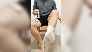 Nike crew socks, bare feet and slippers | I'm back!