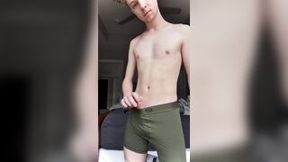 Twink strips down and cums