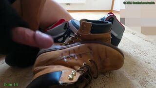 14 Cumshots on Docker Boots (slowmotion)