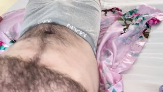 Hairy & muscular hunk bulge play