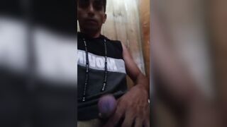 Escondido en el baño ????????