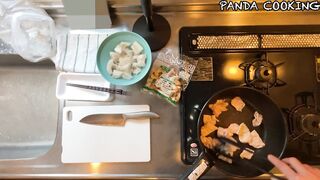 A man wearing pants makes stir-fried lotus root and pork