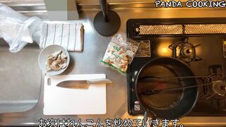 A man wearing pants makes stir-fried lotus root and pork