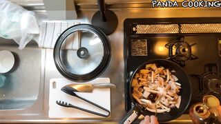 A man wearing pants makes stir-fried lotus root and pork