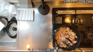 A man wearing pants makes stir-fried lotus root and pork