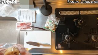 A man wearing pants makes stir-fried lotus root and pork