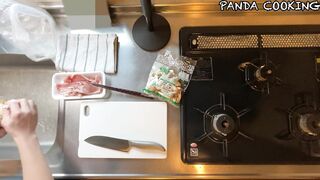 A man wearing pants makes stir-fried lotus root and pork