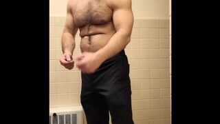 HAIRY MUSCLE BEAR FLEXING