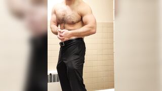 HAIRY MUSCLE BEAR FLEXING