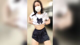 JK姿の女装子が野外駐車場の隅でオナニー