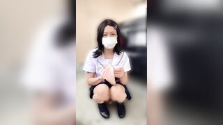 JK姿の女装子が野外駐車場の隅でオナニー