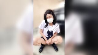 JK姿の女装子が野外駐車場の隅でオナニー