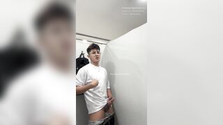 Masturbation Series: Nagjakol ako sa CR ng Mall