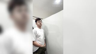 Masturbation Series: Nagjakol ako sa CR ng Mall