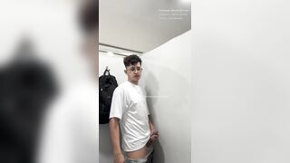 Masturbation Series: Nagjakol ako sa CR ng Mall