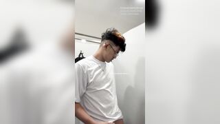 Masturbation Series: Nagjakol ako sa CR ng Mall