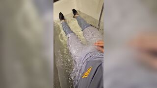 Cumming inside wet Lululemon leggings in bath wetlook