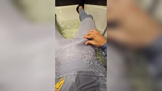 Cumming inside wet Lululemon leggings in bath wetlook