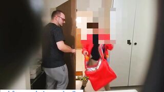 Straight delivery guy seduced