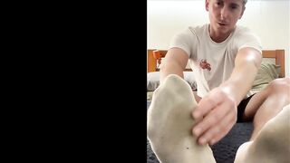 Aussie guy gives you Jerk Off Instructions with his stinky socks and juicy soles