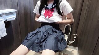 ????【女装】セーラー服の制服着てトイレでオナニー❤️