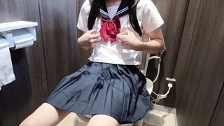 ????【女装】セーラー服の制服着てトイレでオナニー❤️