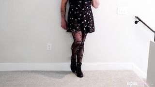 BOBSTGIRLS: REDHEAD TRANNY WITH BIG BUTT. ANAL MASTURBATION WITH DILDO