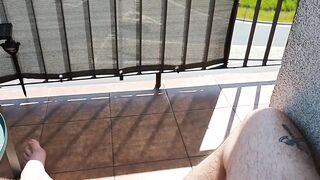 TATTOOED GUY MASTURBATES & CUMS ON THE BALCONY! ????????????