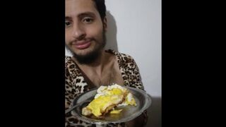I eat eggs seated my own cum