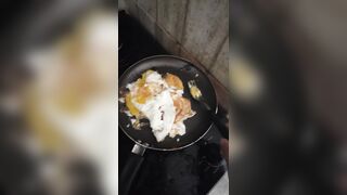 Eggs i fried Mukbang kinda of men