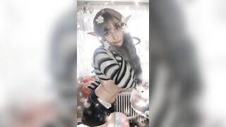 Elf Bunni shows off cute little outfit