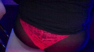 KellyCD666 Brazilian Cross With Red Thong Webcam Big Ass!