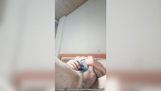 Twink assetato di sborra vuole una mano! (ITA)