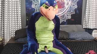 Sapphire Rides SnowStrider from BD and Cums Hard