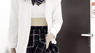 [Crossdressing] Japanese masturbation with a lot of ejaculation in a cute uniform ????