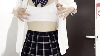 [Crossdressing] Japanese masturbation with a lot of ejaculation in a cute uniform ????