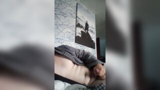 I jerk off my tired cock