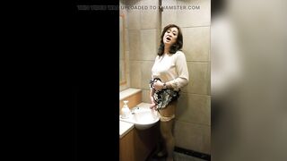 Beautiful crossdresser jerked off in a rest room