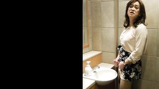 Beautiful crossdresser jerked off in a rest room